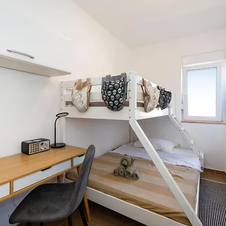 Awesome In With Wifi Apartament Ražanac